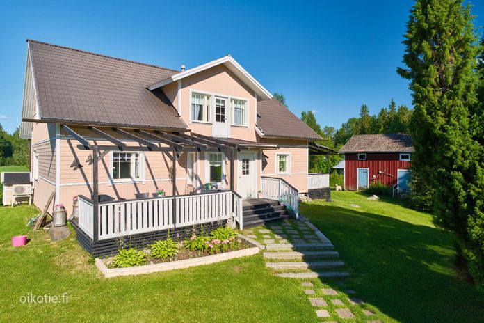 Casa, 230 m², terreny 7860 m²