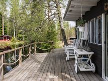 Saunarakennuksen ulkoterassi