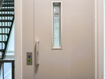 Taloyhtiössä on hissi.