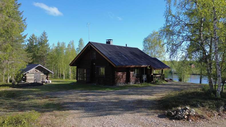 Loma-asunto, Hirsimökki jokivarressa, 81 m², Köngäs, Kittilä