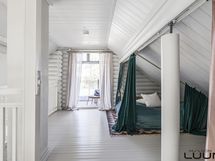 Päärakennuksen parvitila