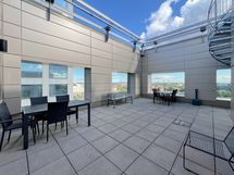 12.kerroksessa löytyy sauna, josta pääsee vilvoittelemaan kattoterassille.