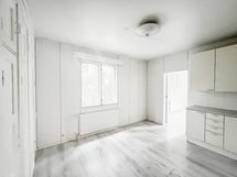 Keittiöön saa ruokapöydän.