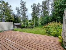 Näkymä terassilta puistoalueeseen (länsi)