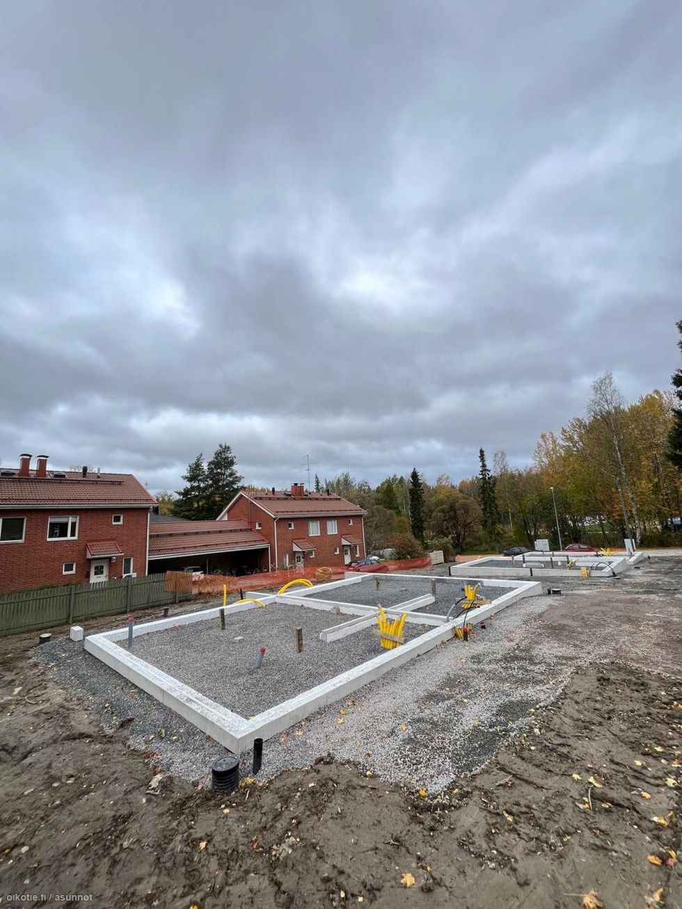 Paritalo-asuntojen perustukset valmiit