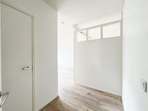 Eteisessä on lisäksi mukavasti tilaa vaikka naulakolle tai lipastolle.