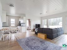 Keittiö - olohuonetta.