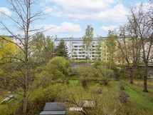 Ikkunanäkymä sisäpihalle