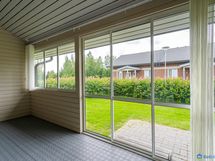 tilava lasitettu terassi