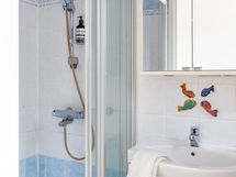 Oma kylpyhuone 2:ssa kerroksessa