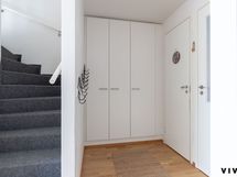 Rappuset yläkertaan ovat betonisia.