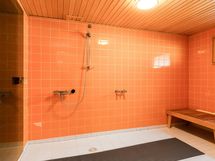 Taloyhtiön pesutilat.