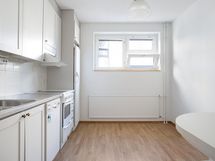 keittiöön mahtuu aamiaspöytä