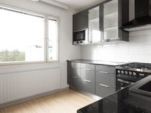 Keittiöön tulvii valoa isosta ikkunasta