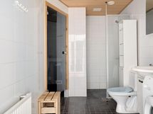 Tilava kylpyhuone / kodinhoitotila