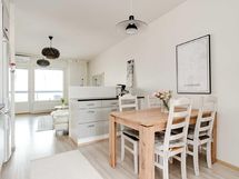 Saareke jakaa tilan ja tuo lisää säilytystilaa