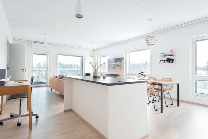 Kerrostalo, 3mh,oh,k,kph,s,erill.wc,vh,lasitettu parveke, 105 m², Kauppi