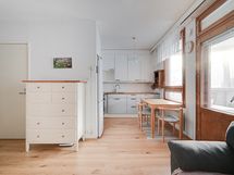 Valo tulvii sisään.