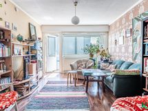 Tilava ja värikäs olohuone