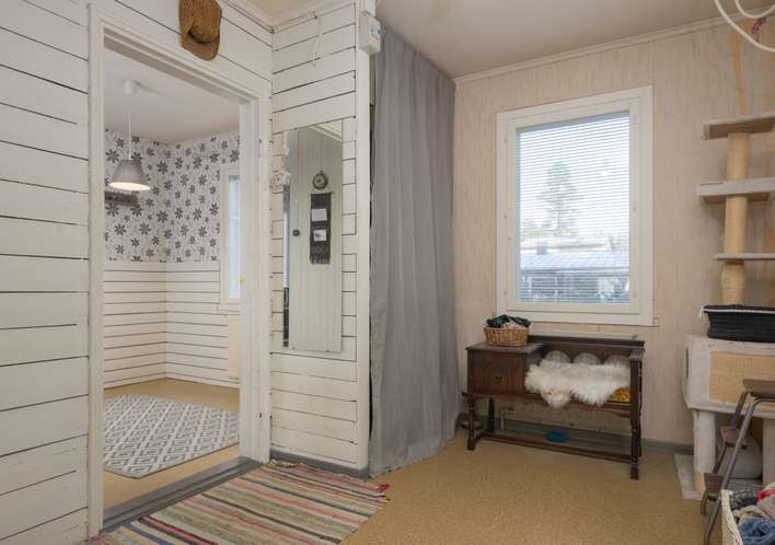 Omakotitalo, 4h, k, kph, khh, 2 wc, s, kellari, 109/243 m², Mustamännistö – pohled 3