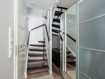 portaikko alakertaan