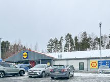 Lähistöllä on myös suurempia kauppoja, kuten Lidl ja Citymarket.