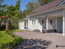 Kutsuva sisääntulo.