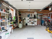 Iso, erillinen autotalli+ yliset