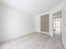 Alakerran makuuhuone