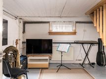 Kellarissa harrastetila