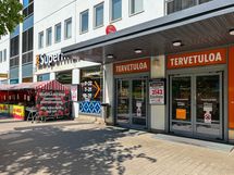 K-supermarket Pikku Huopalahdessa. Vain vähän reilu 10 min kävelymatka.