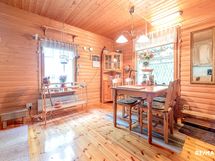 Keittiö/oleskelu tila mökki 1