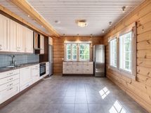 Tilava keittiö