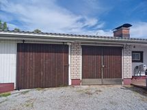 Autotalli ja varastotilat talon yhteydessä