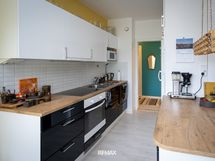 Keittiö on saneerattu kokonaan.