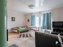 Yläkerran 2h+k+et huoneisto