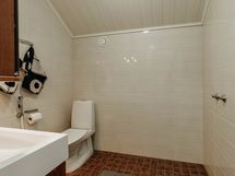 Yläkerran wc (suihkuvaraus)