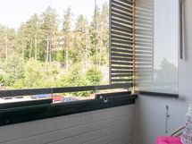 lasitettu parvke sisäpihan puolelle