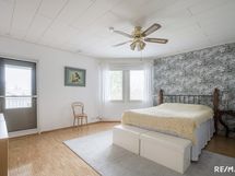 Yläkerran päämakuuhuone