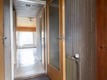 Pienemmän asunnon sisäänkäynti