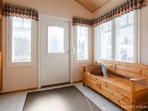 Eteinen / tuulikaappi