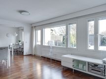 Ikkunat suojaisalle takapihalle