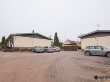 Parkkialue on talon päädyssä