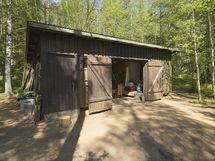 Varastorakennus - Förrådsbyggnaden