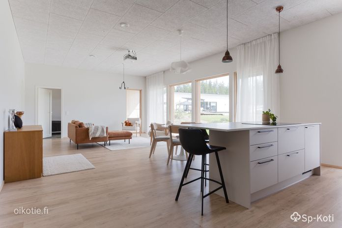 Omakotitalo, 4h+k+s+ph+s+khh+pukuh+2xwc+arkiet+2xvh+autotalli+tekn+terassi, 124 m², Siivikkala - Lisää