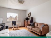 as.1 olohuone, näkymät etupihalle