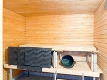 Kellarissa on sauna asukkaiden käytössä.