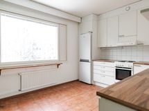 Keittiössä on tilaa myös ruokapöydälle.