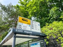 Bussit kulkevat läheltä.