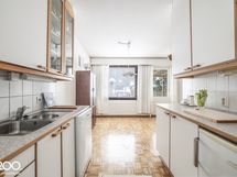 Keittiöstä ruokailutilaan